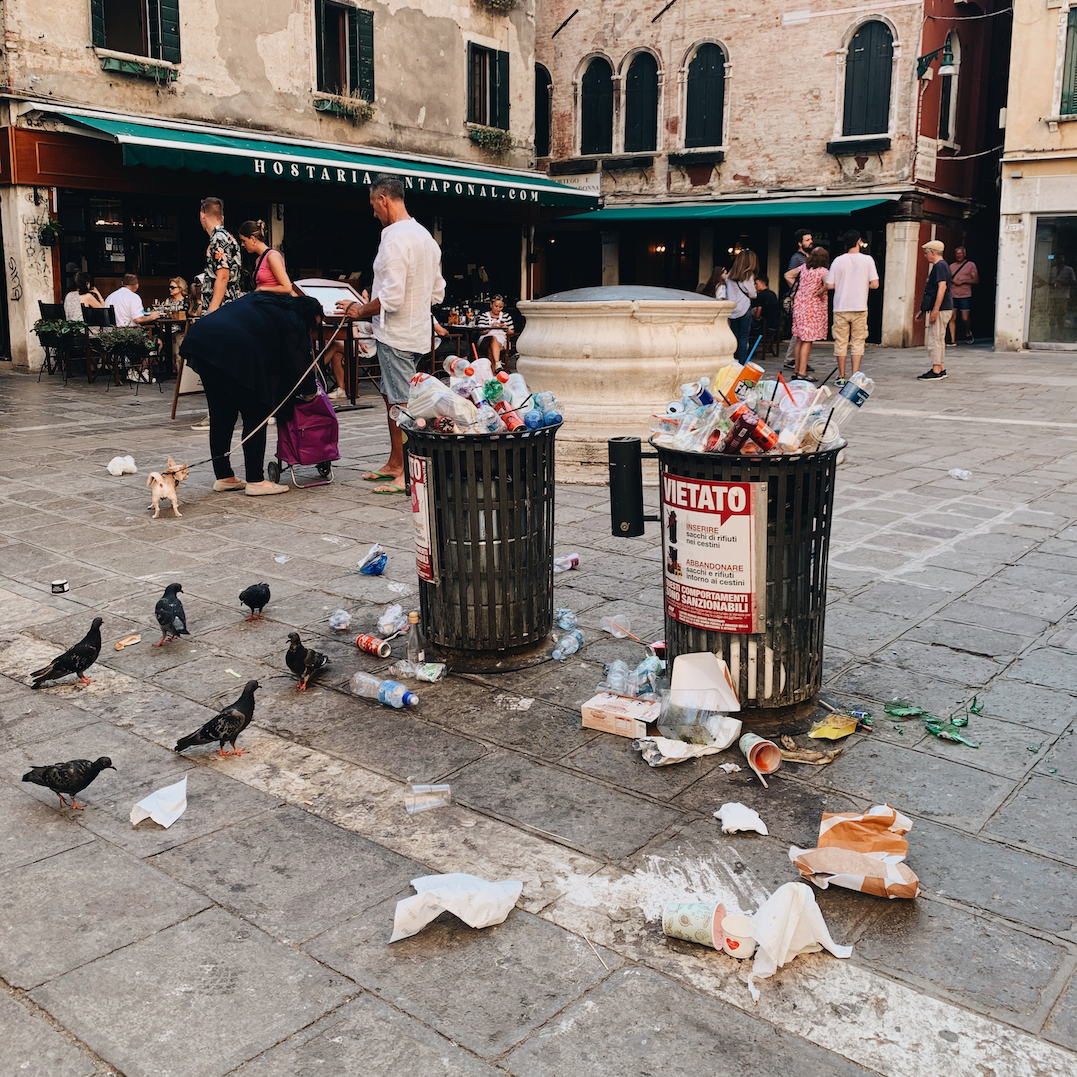 tourists leaving litter in venice