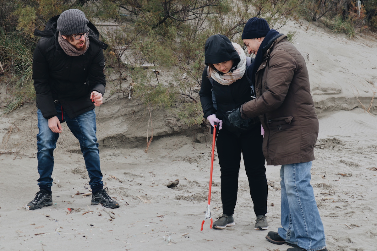 marine litter in the sand at pellestrina during maelstrom monitoring session