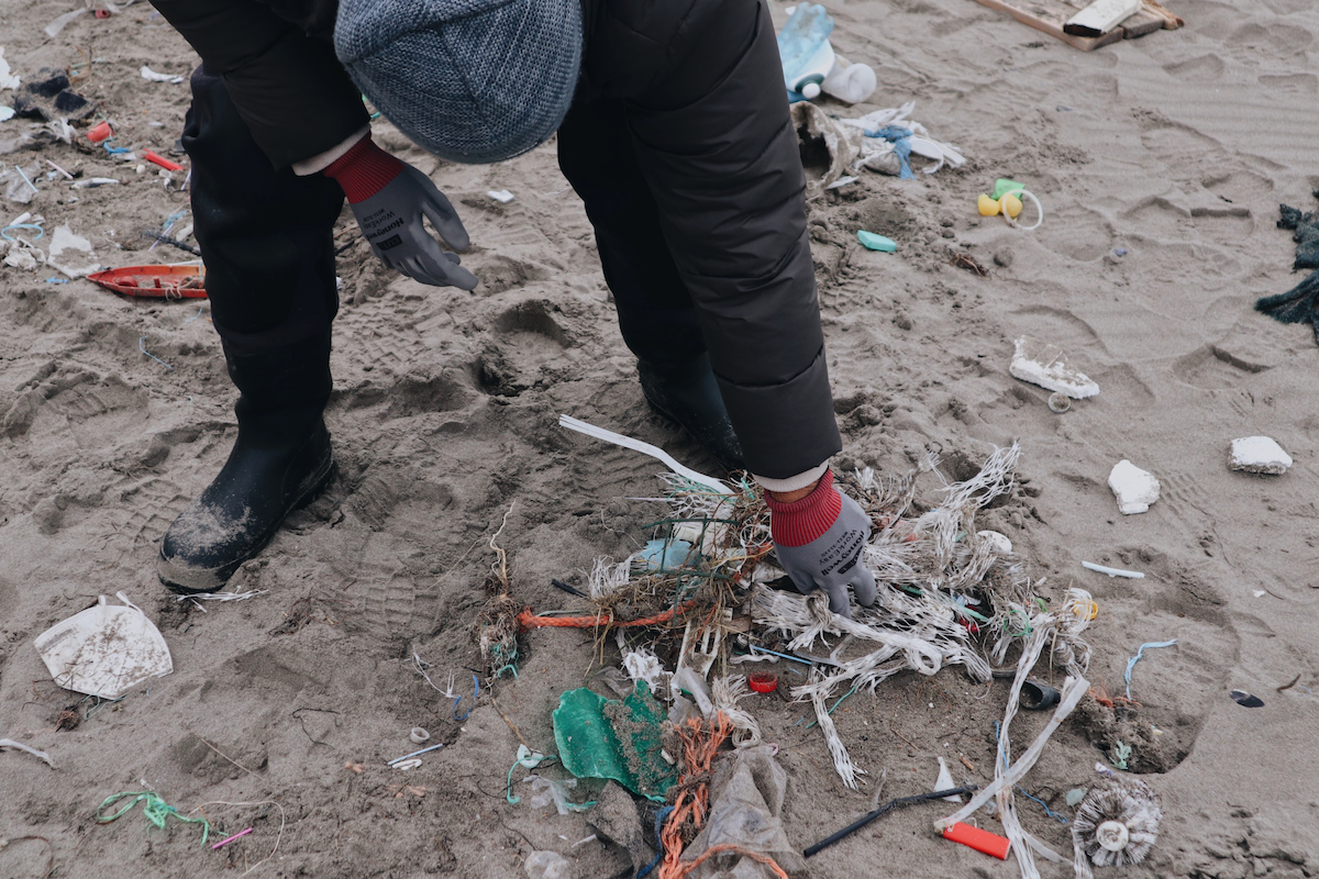 marine litter in the sand at pellestrina during maelstrom monitoring session