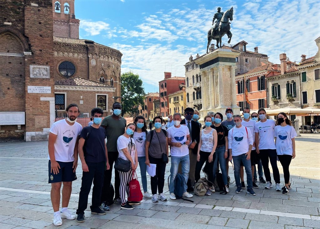 Capitan Findus e Venice Lagoon Plastic Free per ripulire il Lazzaretto Nuovo di Venezia