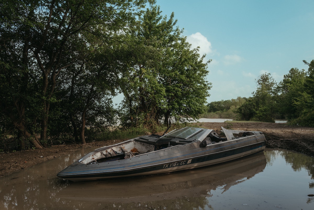 Ghost Boats Project: VLPF and Cantine Maschio to Remove and Recycle Abandoned Boats in Venice Lagoon