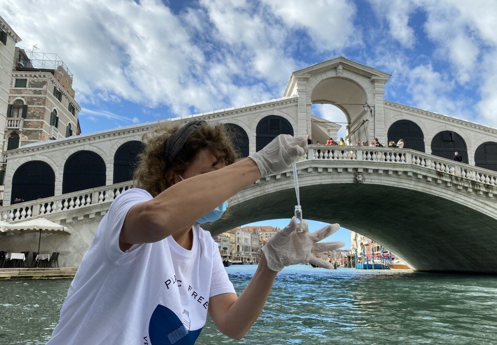 Una ricerca innovativa sui microcontaminanti derivati dalla plastica nelle acque di Venezia pre e post COVID