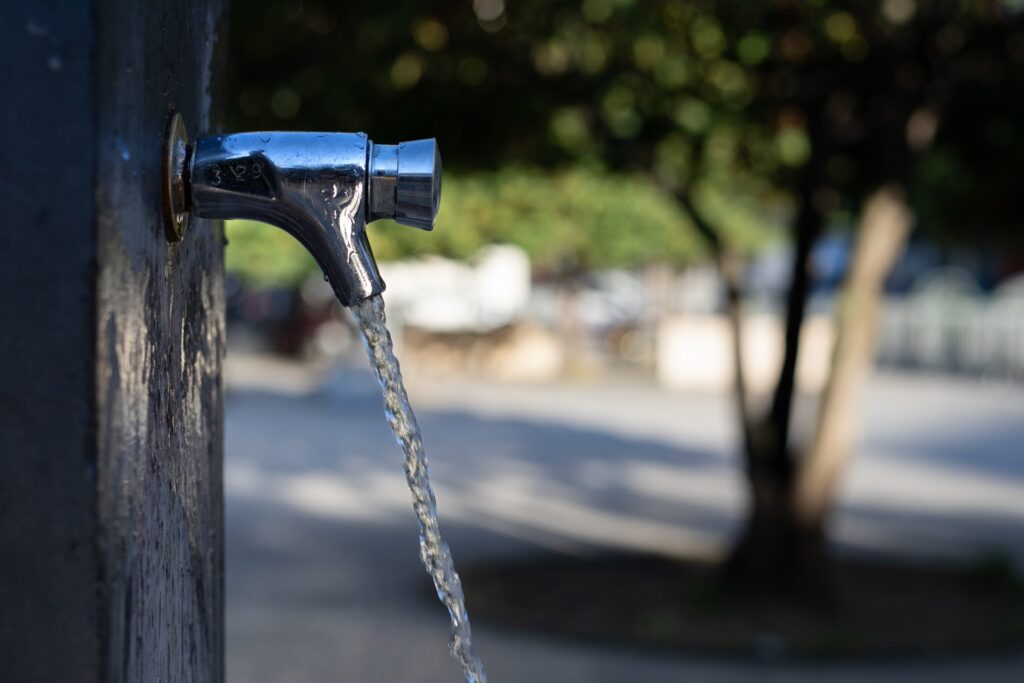 Economic impact of tap water on personal budget